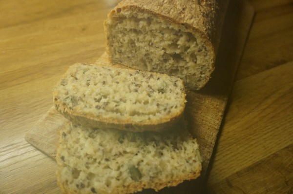 God struktur og saftig glutenfritt grovbrød.